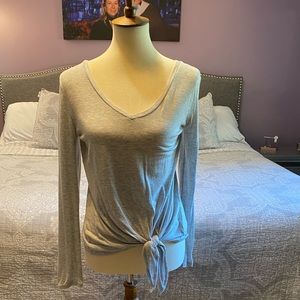 V-neck L/S Express One Eleven Shirt Size S